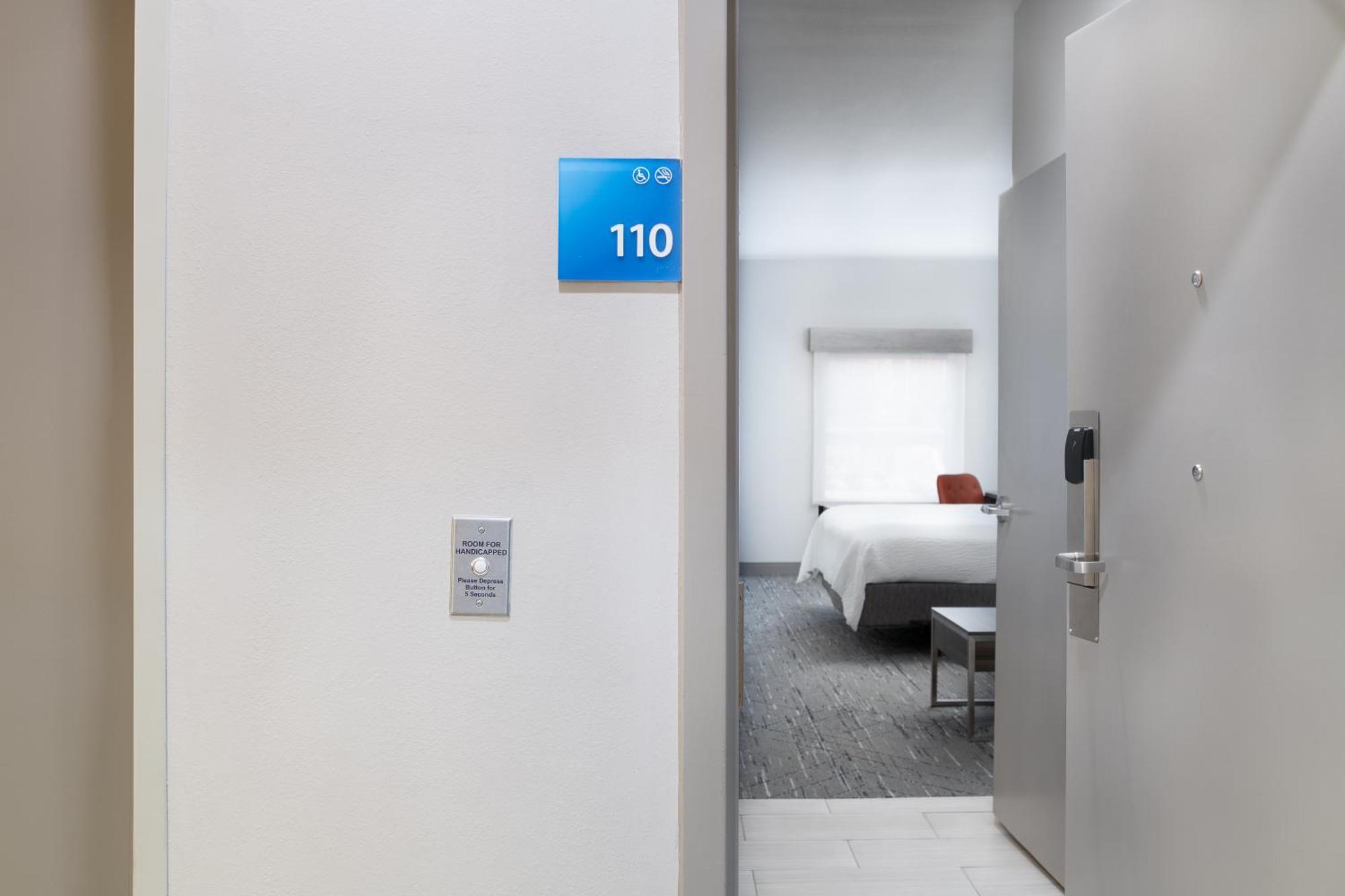 Holiday Inn Express Atlanta West - Theme Park Area By Ihg Литиа Спрингс Екстериор снимка