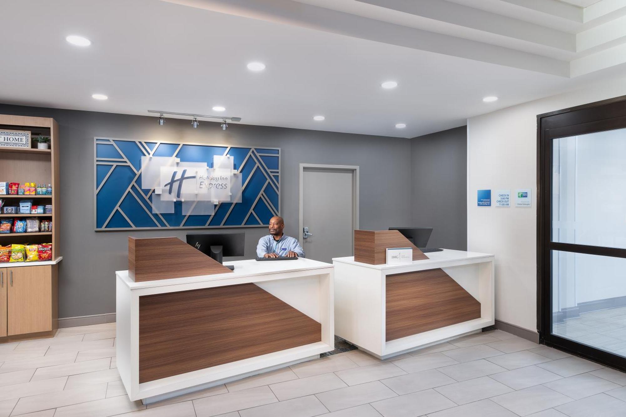 Holiday Inn Express Atlanta West - Theme Park Area By Ihg Литиа Спрингс Екстериор снимка