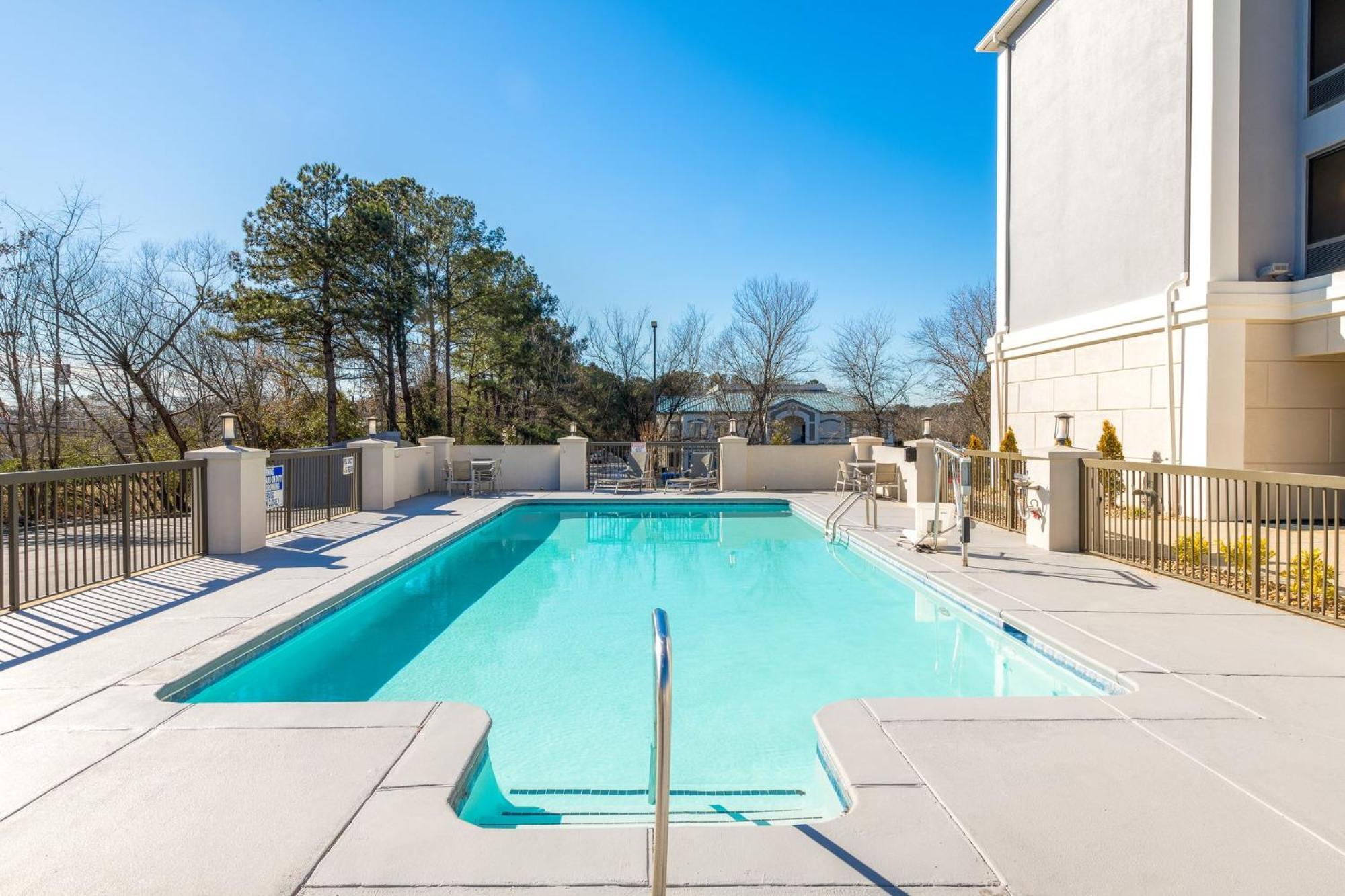 Holiday Inn Express Atlanta West - Theme Park Area By Ihg Литиа Спрингс Екстериор снимка